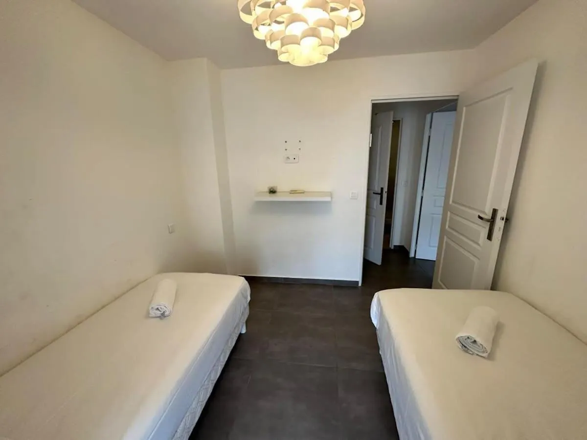 C058 Bel Appartement Spacieux Terrasse Centre Cannes 0*,  France